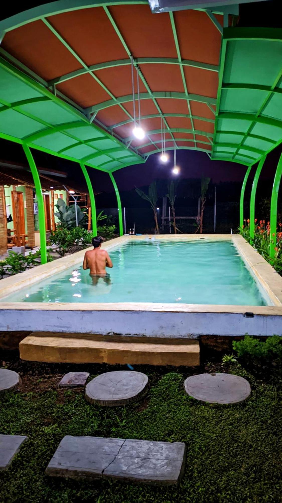 Wooden Kemiren Homestay Banyuwangi Banyuwangi  Buitenkant foto