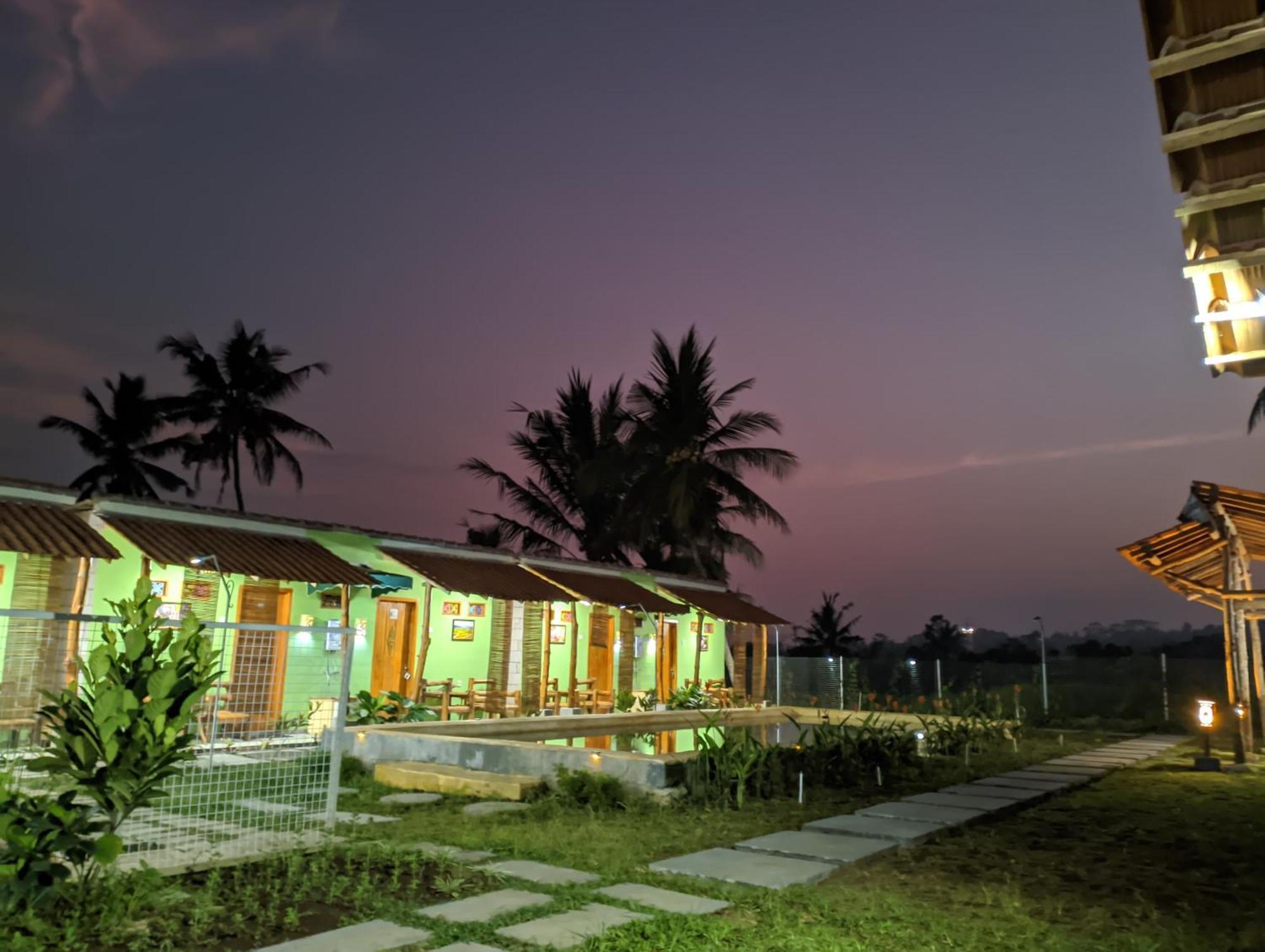 Wooden Kemiren Homestay Banyuwangi Banyuwangi  Buitenkant foto
