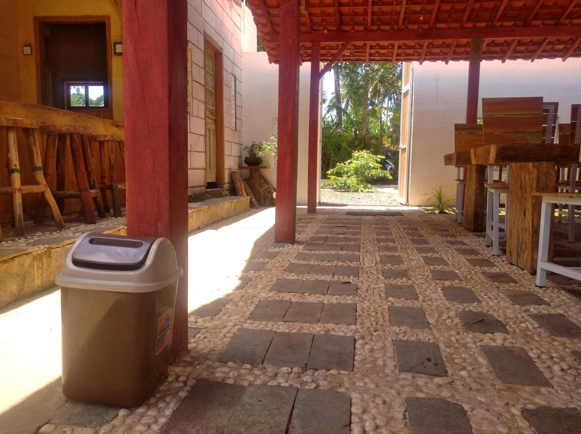 Wooden Kemiren Homestay Banyuwangi Banyuwangi  Buitenkant foto