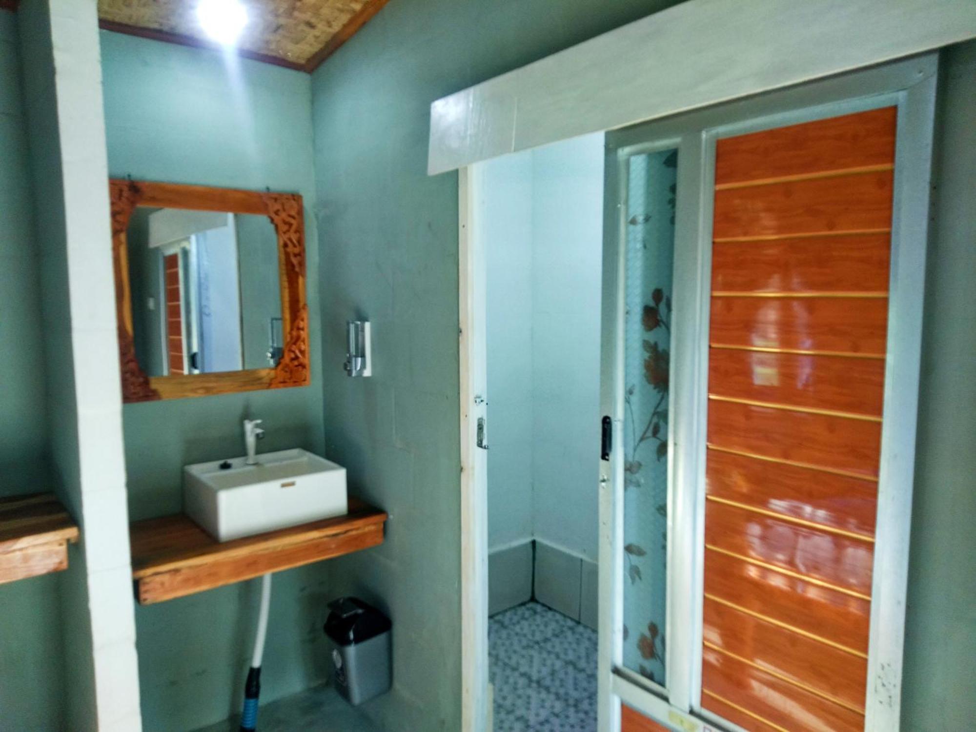Wooden Kemiren Homestay Banyuwangi Banyuwangi  Buitenkant foto
