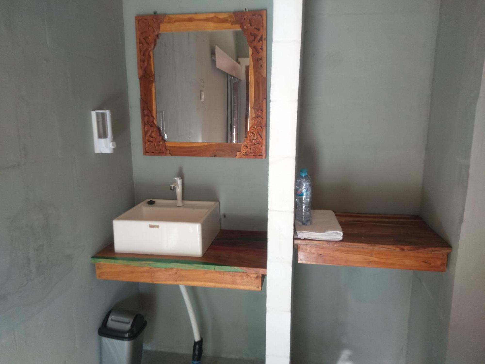 Wooden Kemiren Homestay Banyuwangi Banyuwangi  Buitenkant foto