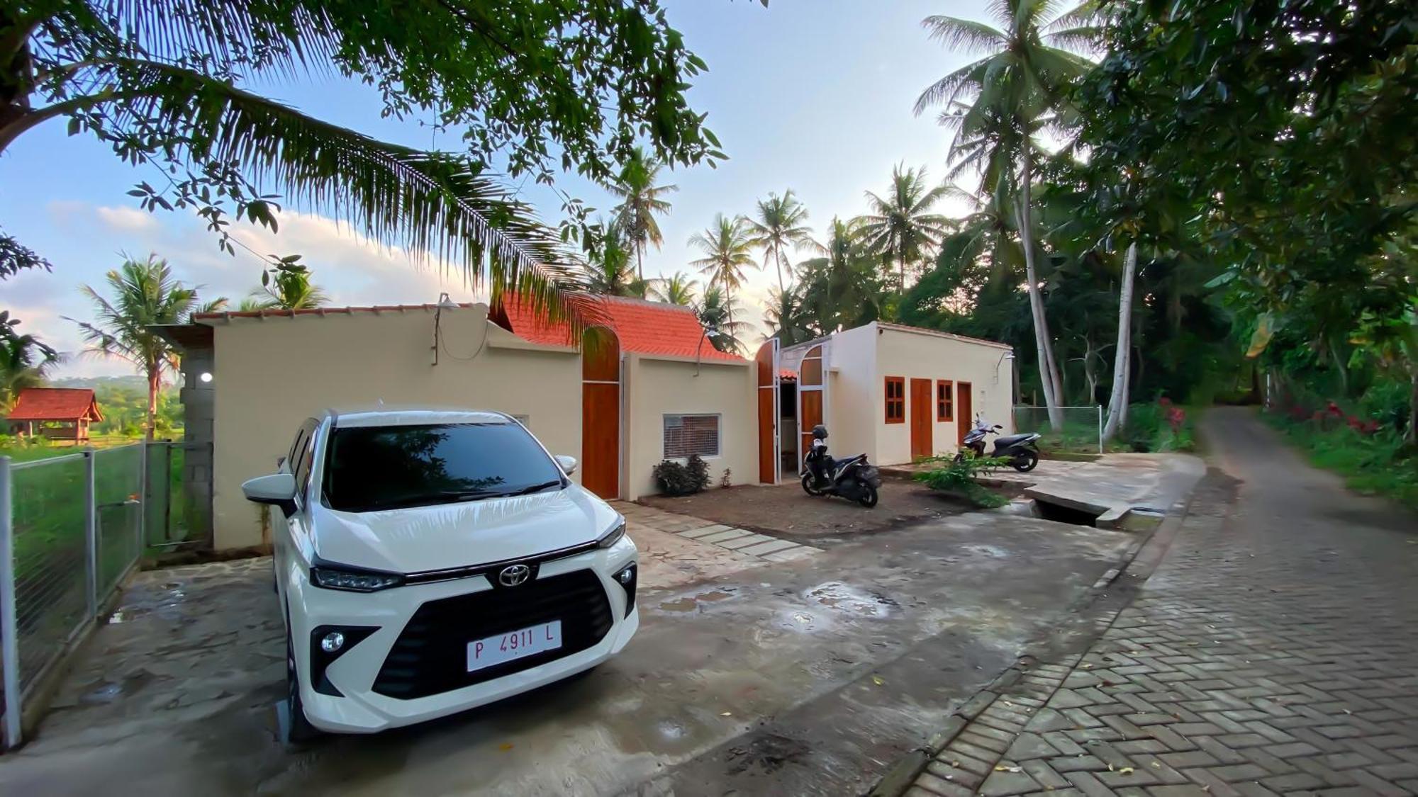 Wooden Kemiren Homestay Banyuwangi Banyuwangi  Buitenkant foto
