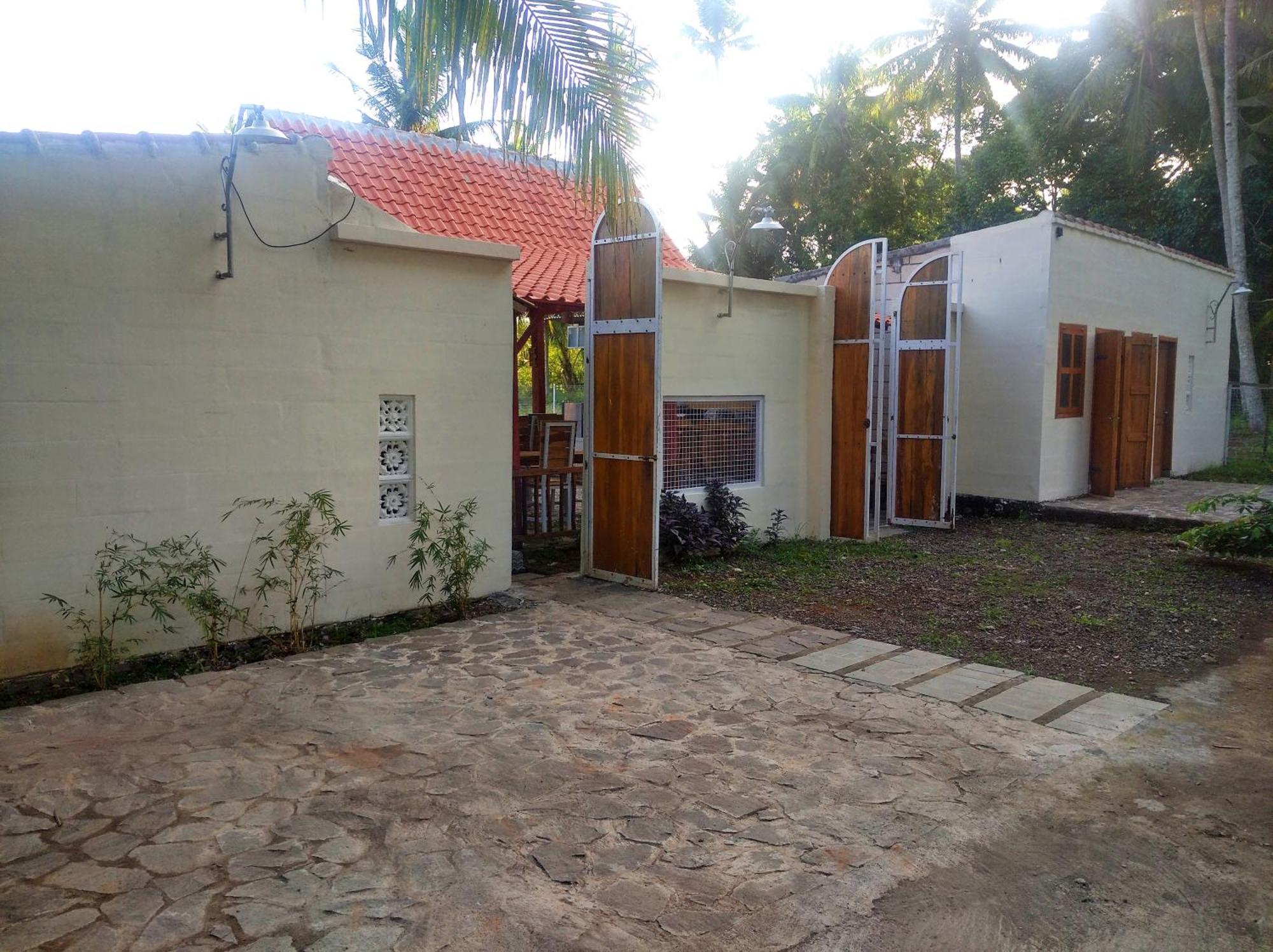 Wooden Kemiren Homestay Banyuwangi Banyuwangi  Buitenkant foto